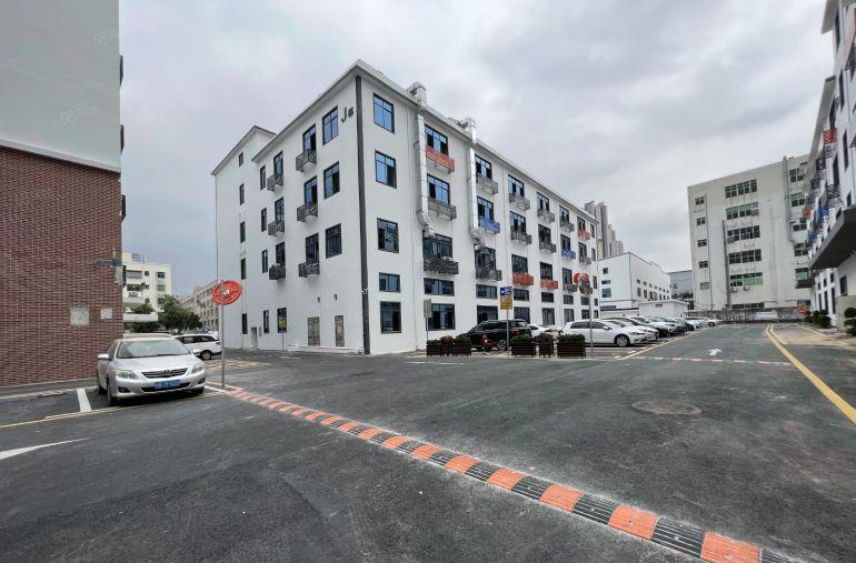 龙华电商办公一楼厂房890平仓库出租空地大带卸货平台很好招工