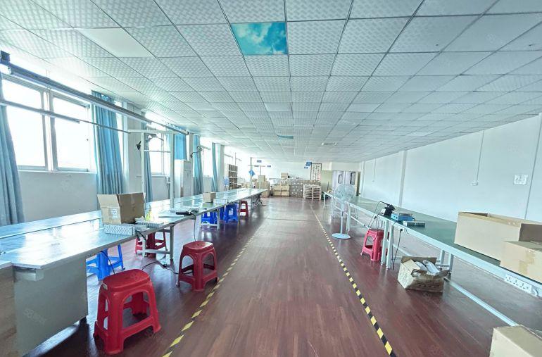 观澜松元原房东楼上700平精装修厂房仓库出租水电齐全大小可分