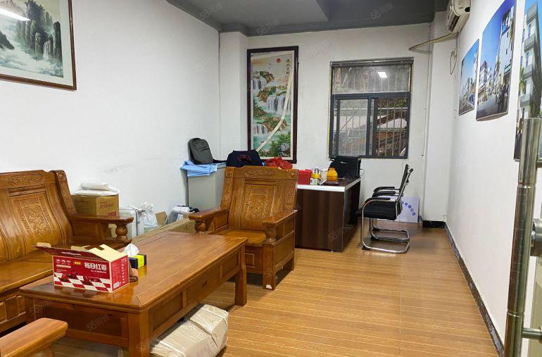 观澜地铁口一楼500平豪华精装修适合电商办公棋牌工业厂房出租