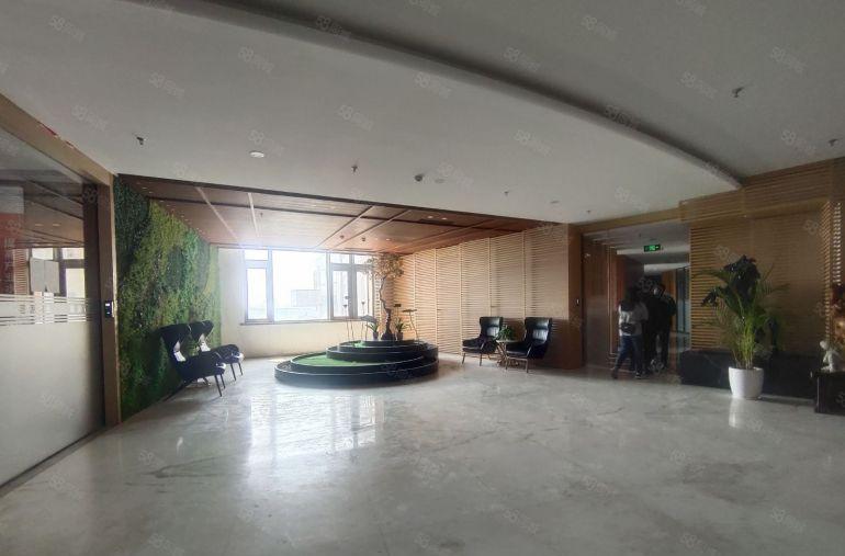 坂田华为基地旁边精装修厂房出租整层5000平可分，能进大货车