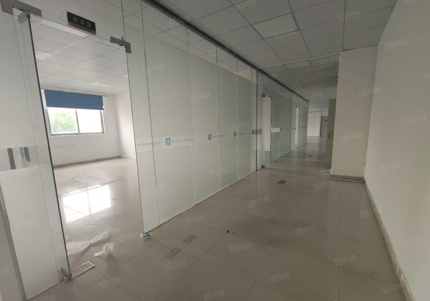 龙华汽车站旁边楼上2000平方厂房招租，带卸货平台，3吨货梯