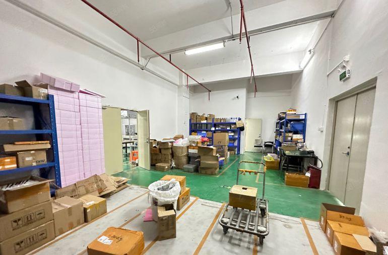 观澜福民悦兴路工业园400平方现成装修红本厂房出租转租可分租