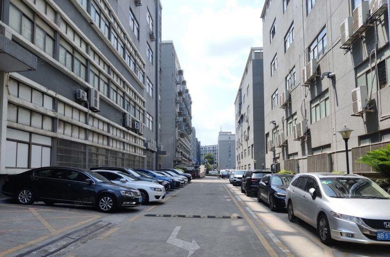 龙华元芬原房东厂房2000平出租，带豪华装修，可分租