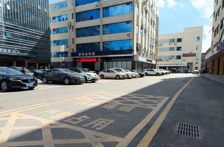 观澜地铁口工业园附近楼上1800平厂房仓库出租精装修电子设备