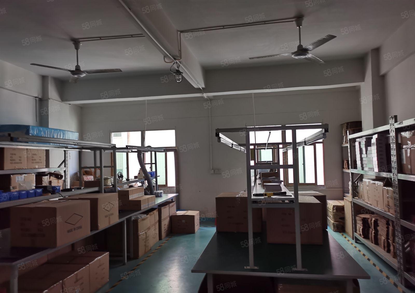 龙华区章阁新出四楼320平方，水电齐全，厂房出租