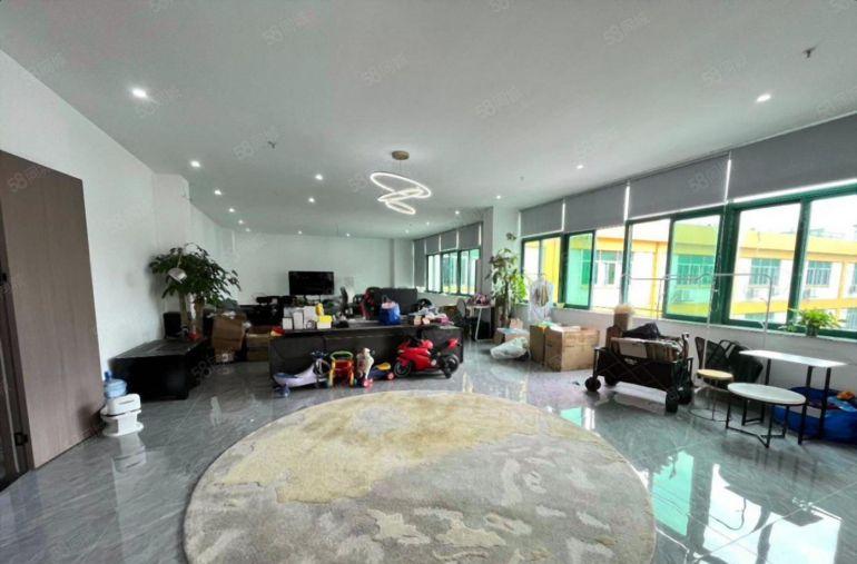 龙华清湖地铁口一楼1500平精装修电商办公研发仓库厂房出租