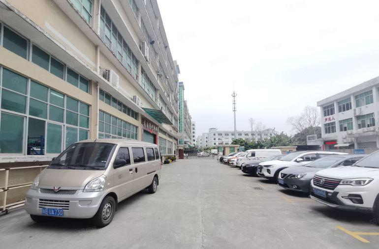 龙华观澜主干道边地铁口工业园楼上标准精装修厂房2000平！