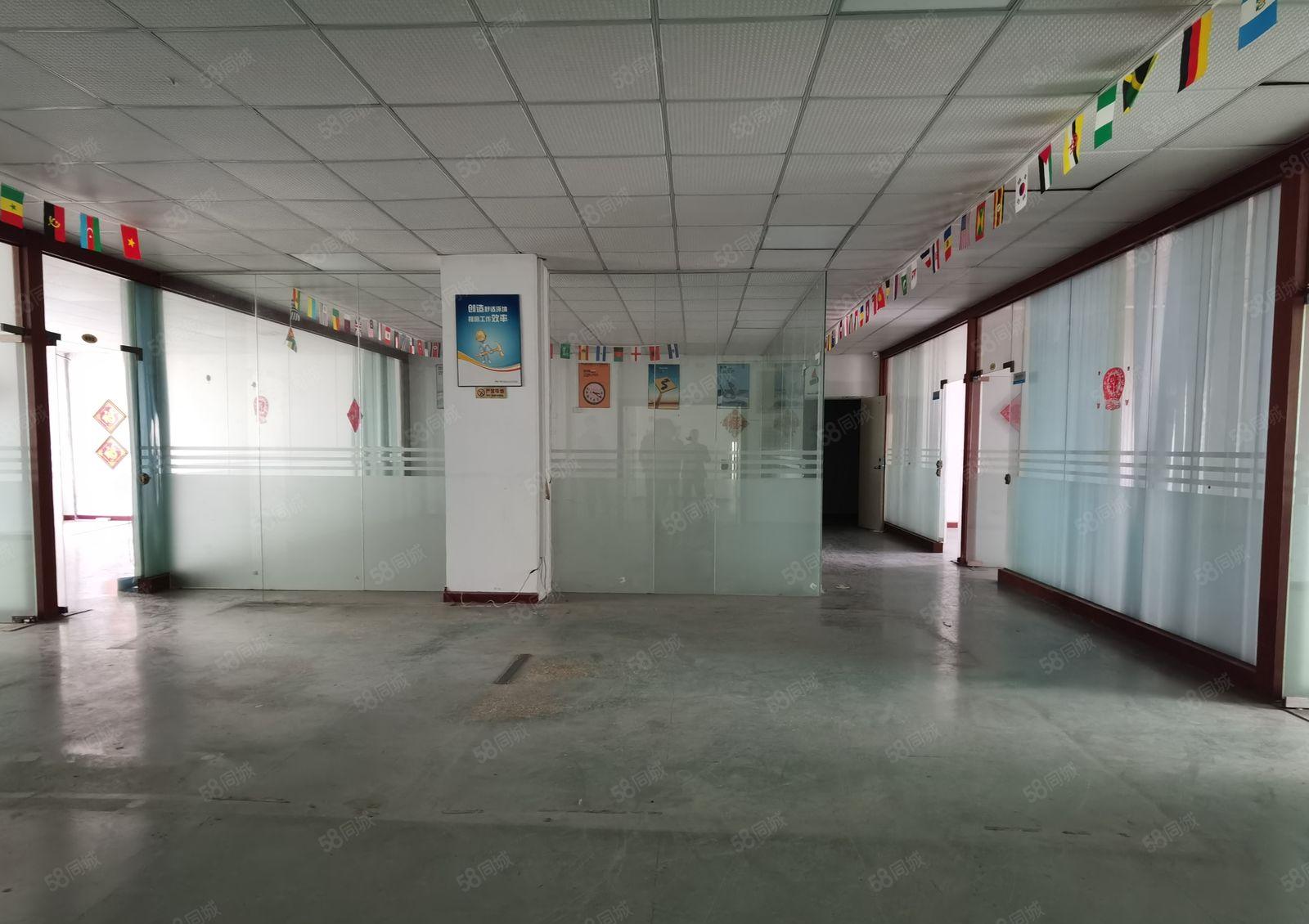 深圳龙华大浪原房东标准厂房楼上整层1500平出租带装修采光好