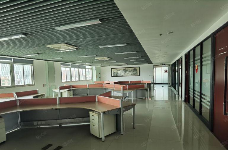 观澜高速口豪华装修厂房出租1200平方，客货梯分离，实际面积