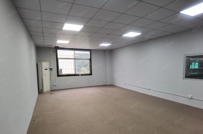 观澜福民精装修厂房出租1100平方，水电齐全无转让费可分租。