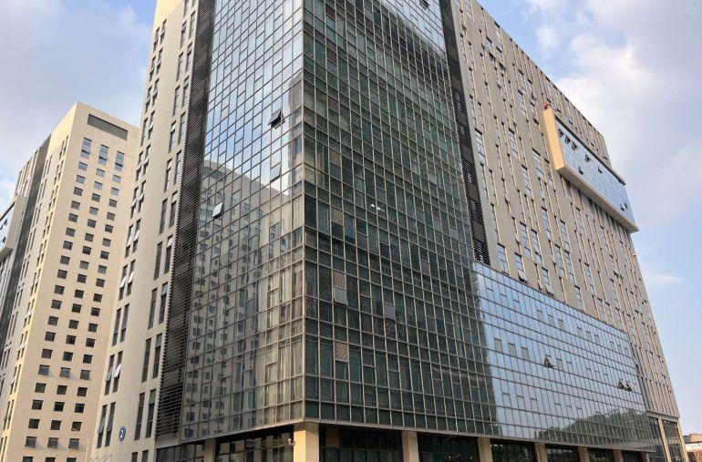 龙华大浪工业区原房东大型科技园楼上精装修300平办公厂房出租