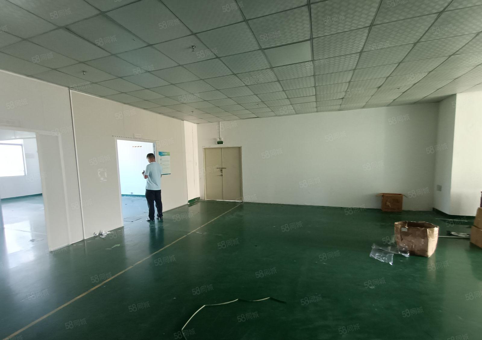 观澜环观中路楼上800平整层有精装修地坪漆厂房带无净车间。