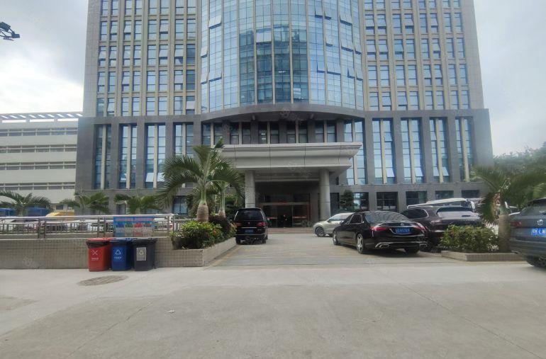 100平起租，龙华民治地铁口旁边800平精装修办公厂房出租