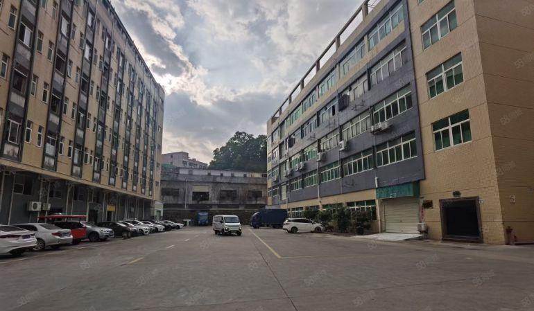 观澜原房东新出二楼2000平现成装修厂房仓库出租形象好空地大