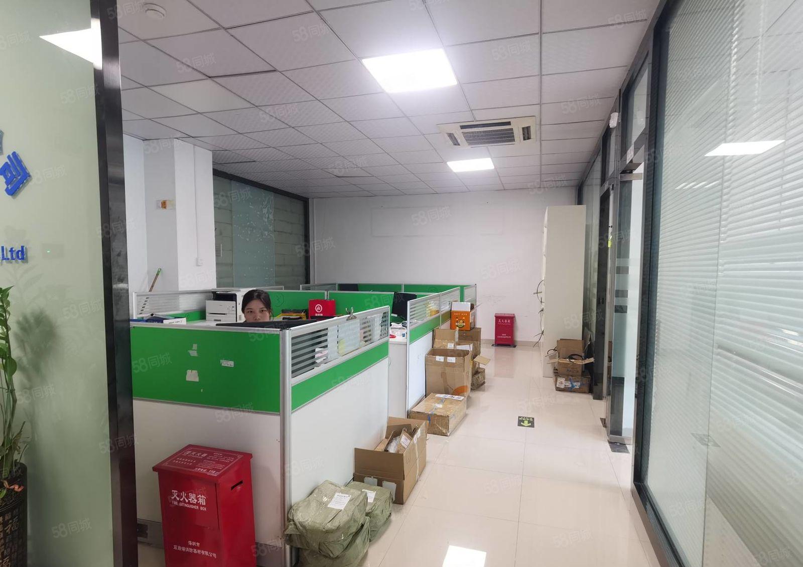 大浪红本厂房楼上426平方，4加1格局，精装修，带办公，仓库