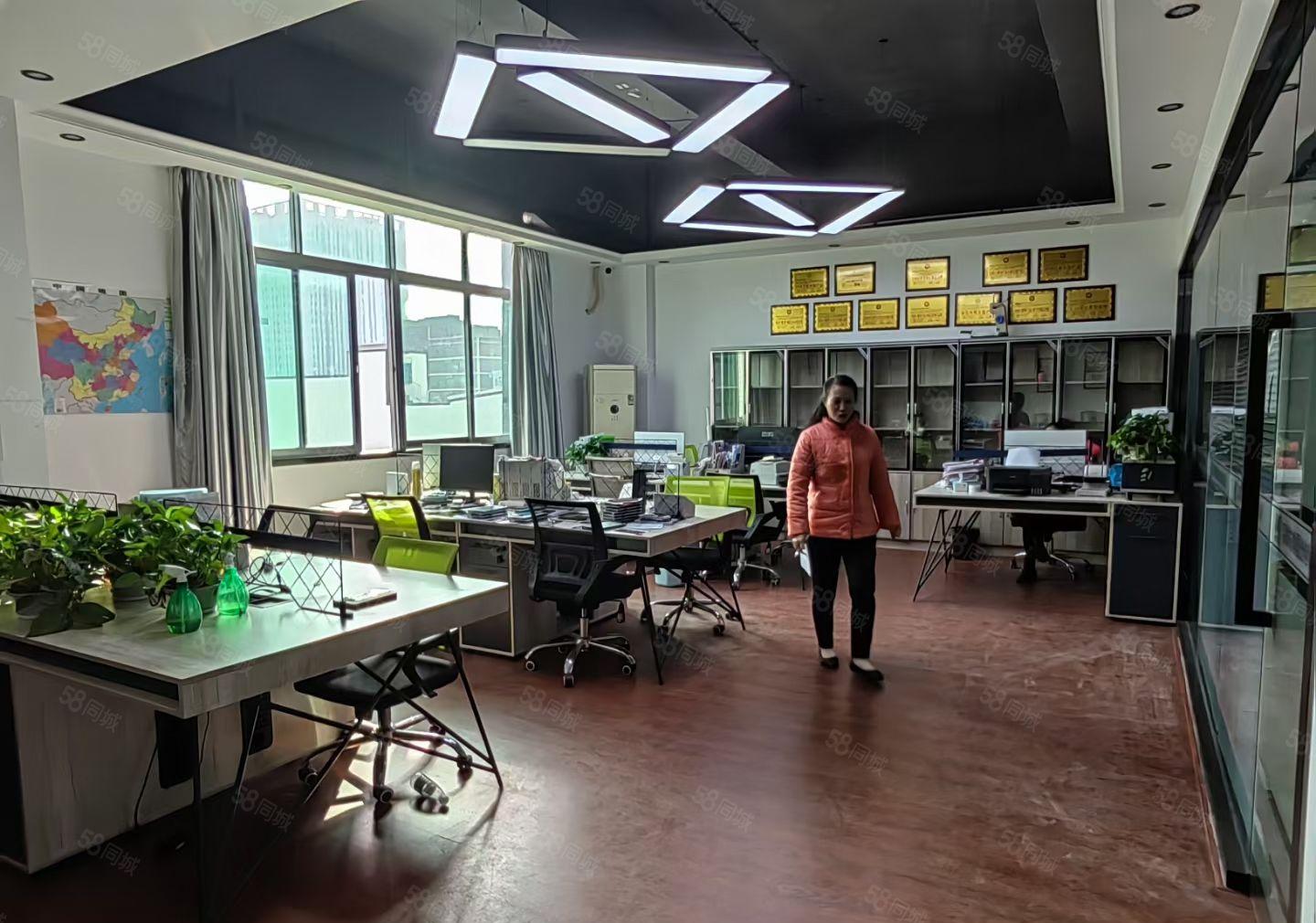 龙华阳台东地铁站附近楼上800平精装标准厂房出租