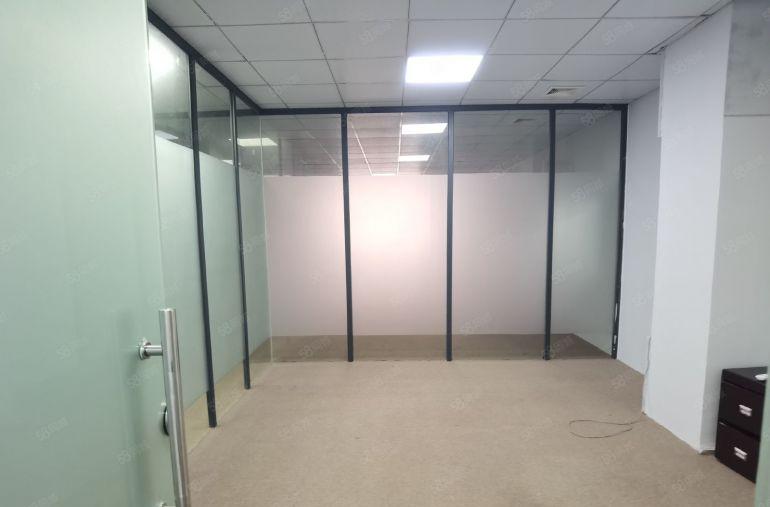 观澜福民精装修厂房出租1100平方，水电齐全无转让费可分租。