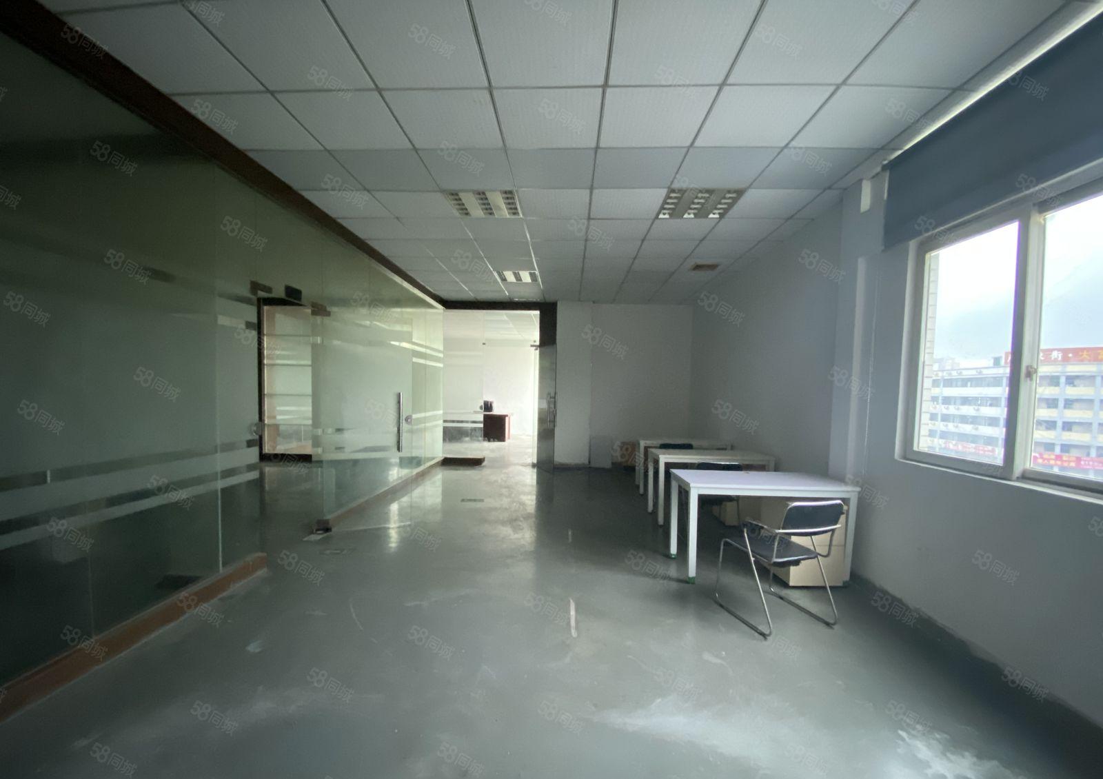 观澜章阁大富工业区新出楼上750平带办公室装修标准厂房出租。