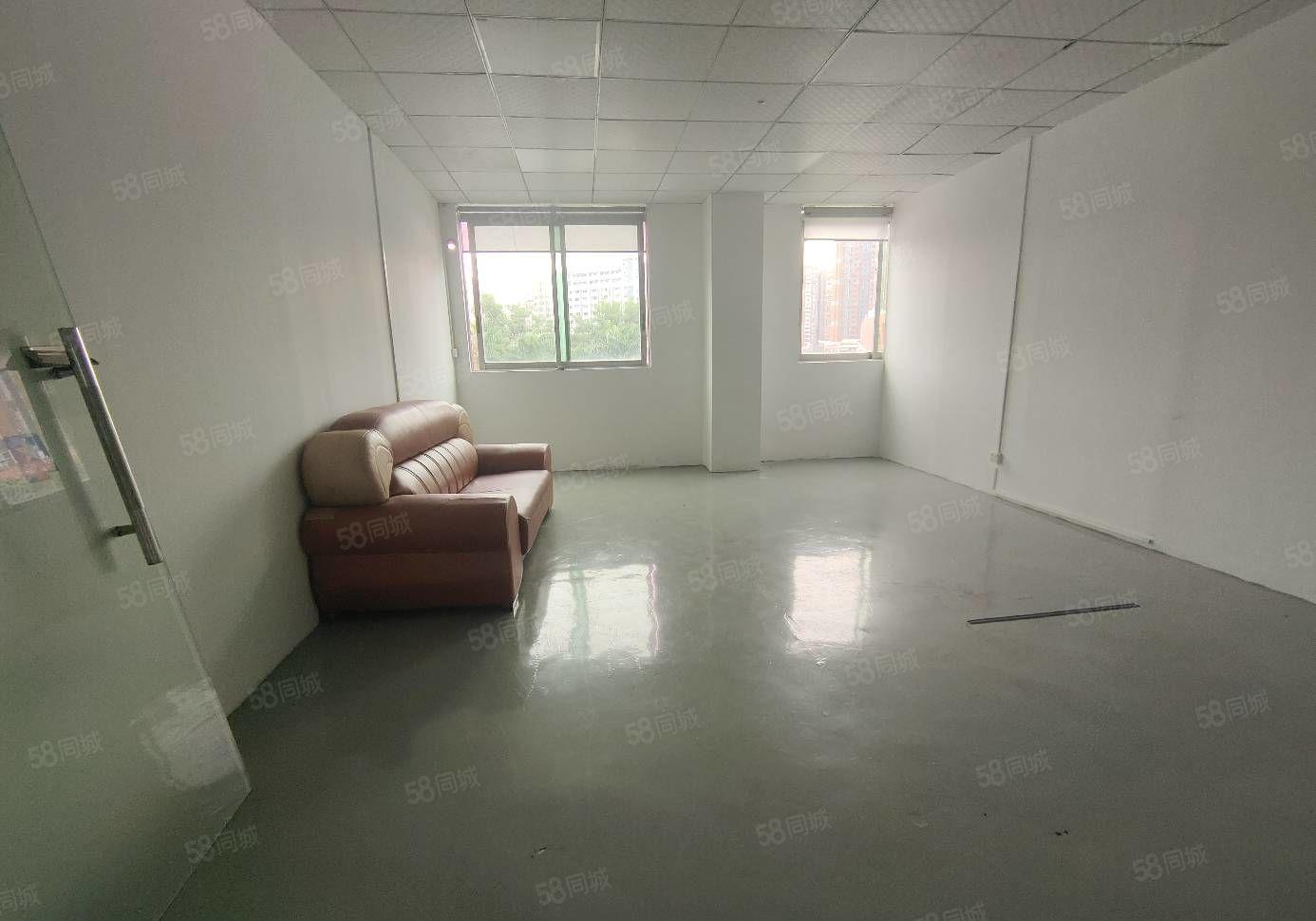 龙华汽车站旁边楼上2000平方厂房招租，带卸货平台，3吨货梯