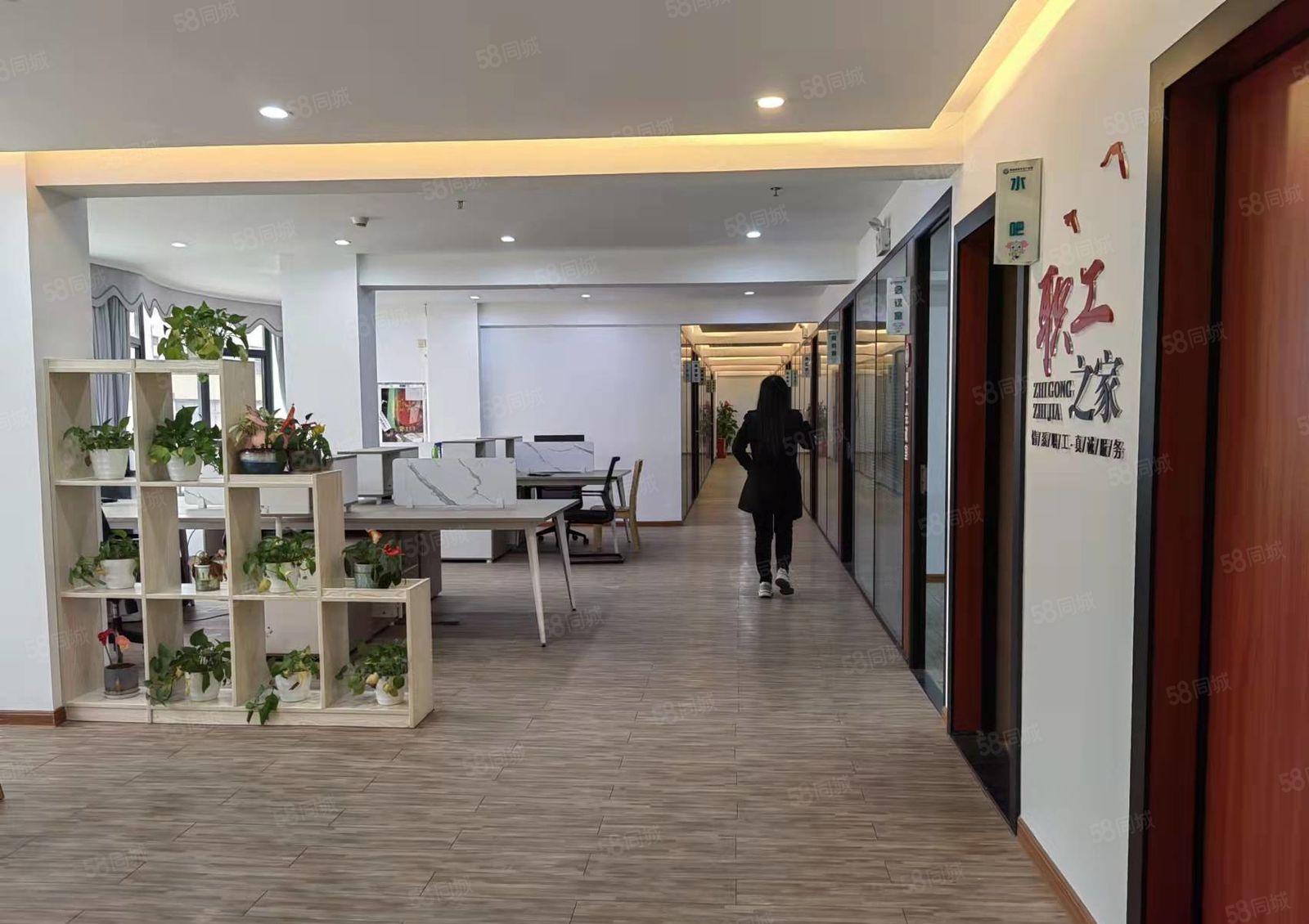 深圳龙华大浪商业中心附近楼上整层863平精装办公厂房出租。