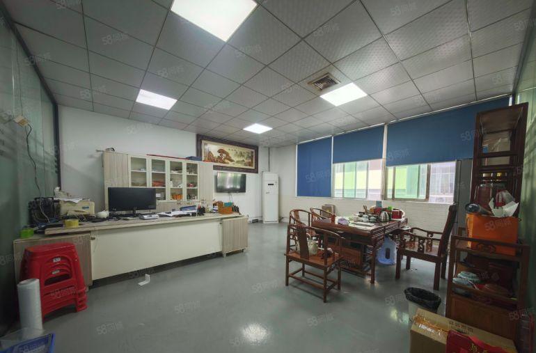 观澜新田二楼500平红本厂房，精装修有小无尘车间，可拎包入住