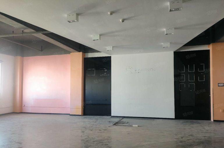 龙华油松花园式厂房楼上整层1500平可分租，适合电商仓库办公