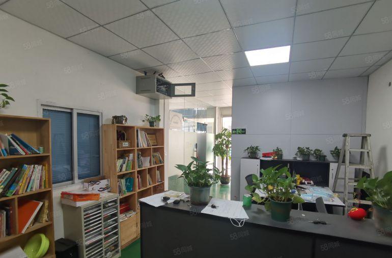 观澜福民一楼650平标准厂房带精装修办公室厂房出租