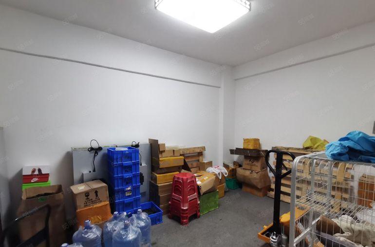 大浪劳动广场附近楼上198平厂房