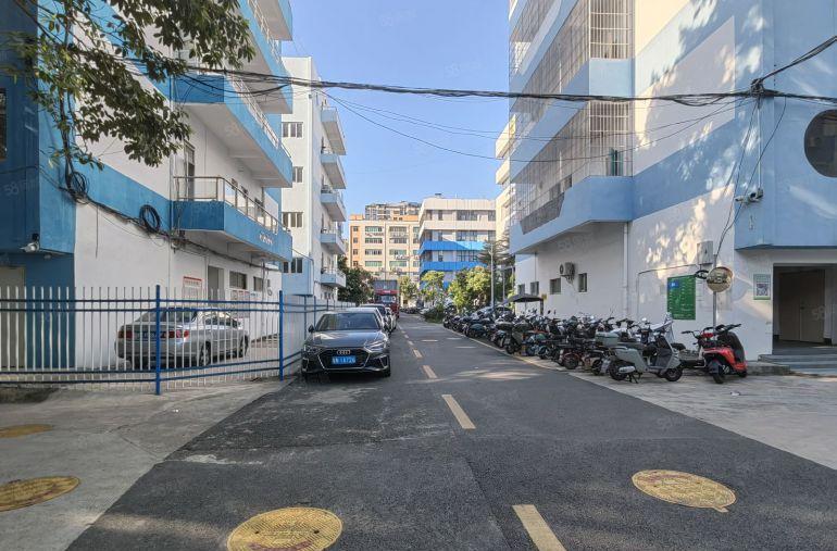 龙华元芬地铁站原房东红本独栋厂房出租5000平，近高速可分租