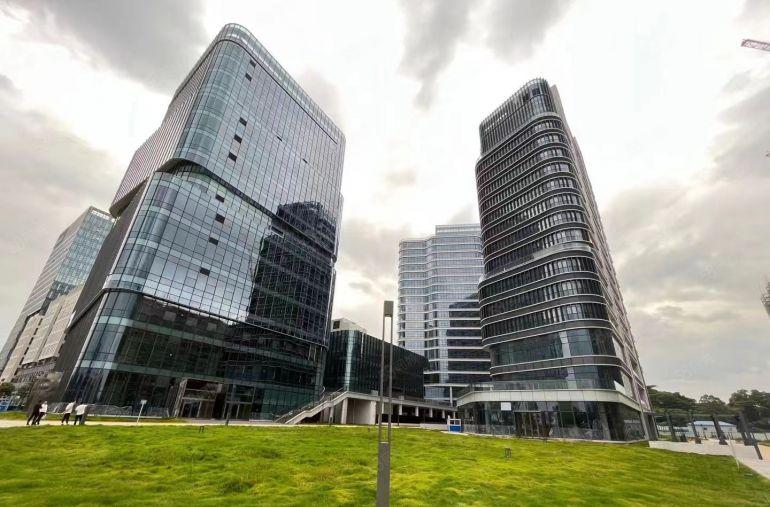 有高新补贴厂房，红本新建厂房8万平米，仓库电商精装修地铁口