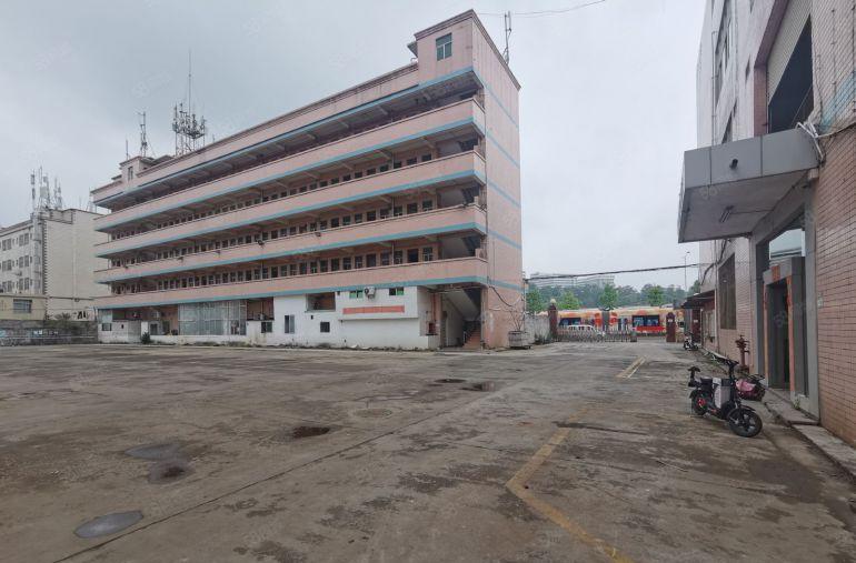 深圳市龙华区观湖街道独院厂房出租，环观中路边，可分租水电齐全