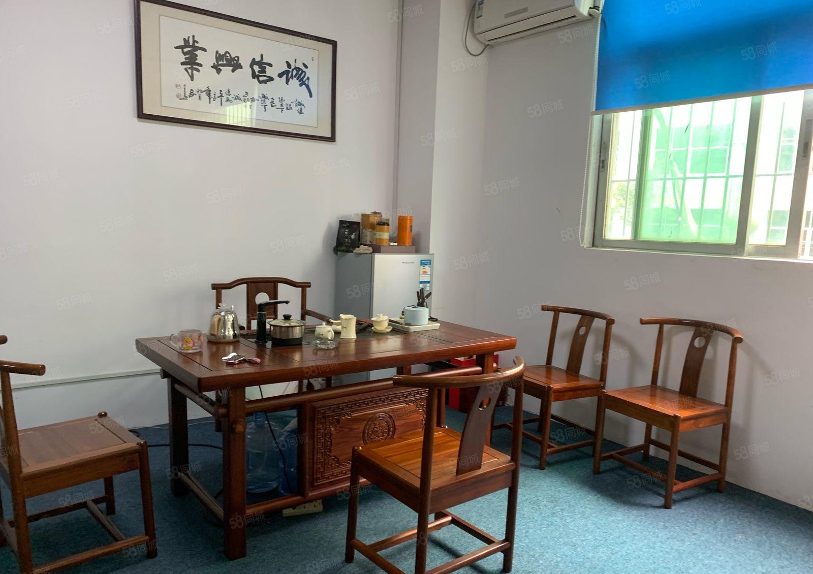 观澜大水坑楼上1000平带办公室装修，全新地坪漆园区形象好！