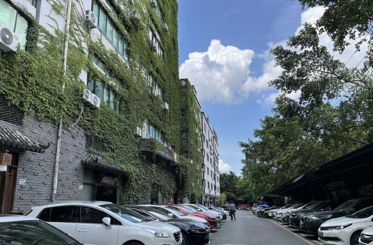 200平民治地铁口电商园新出楼上1000平方精装办公室出租