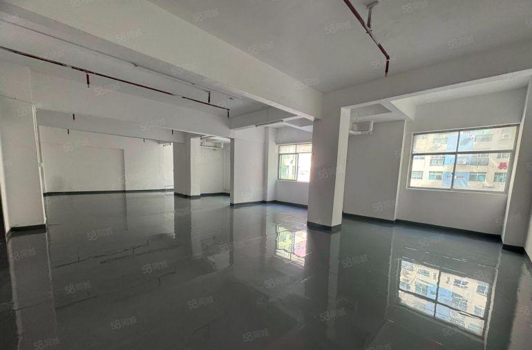 清湖地铁口旁 240平 28 大开间