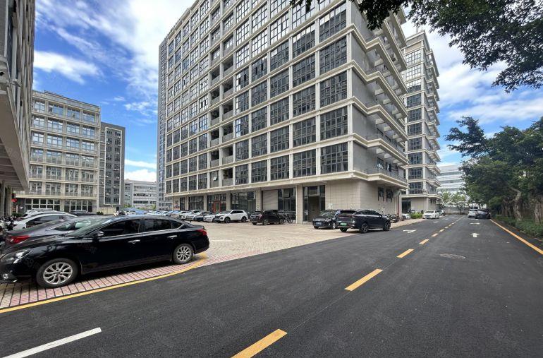 龙华清湖北地铁口原房东科技园楼上500平带2间办公室厂房出租