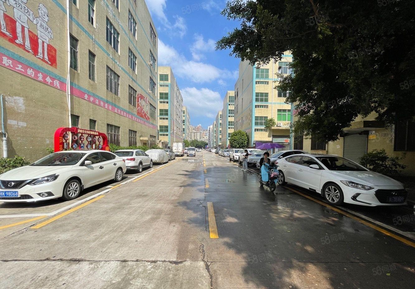 一楼厂房出租  龙华观澜工业园一楼2300平层高5.5米可分