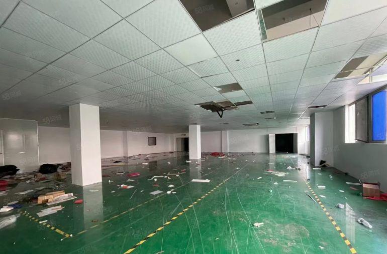 龙华区观澜桂花日技城附近楼上厂房出租，水电齐全简单装修有电梯