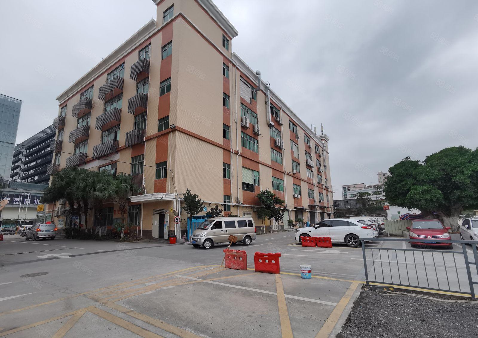 观澜章阁大富工业区楼上500平米厂房出租，有简单装修水电齐全