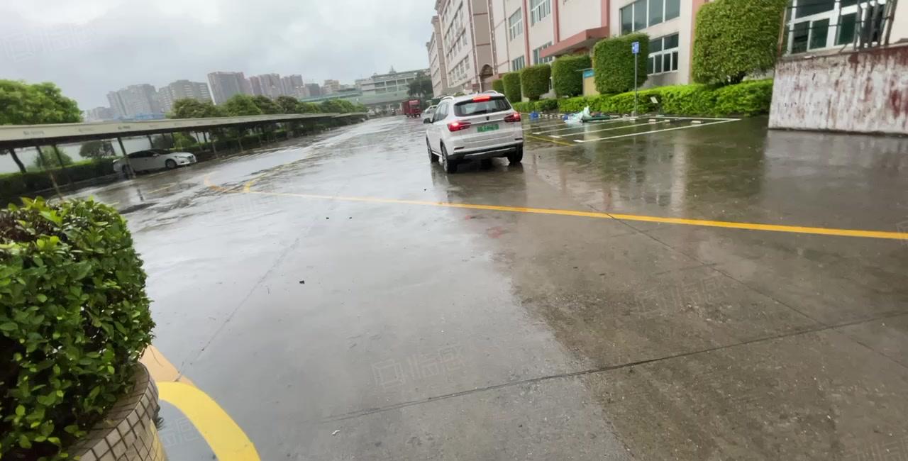 龙华清湖地铁口原房东独院12000平厂房出租园区空地大形象好