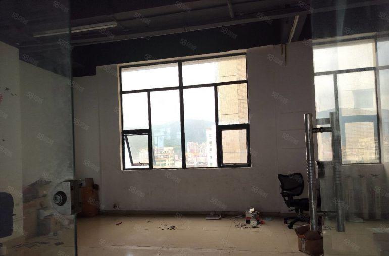 龙华大浪商业中心楼上带装修680平出租，园区空地超大还价就租