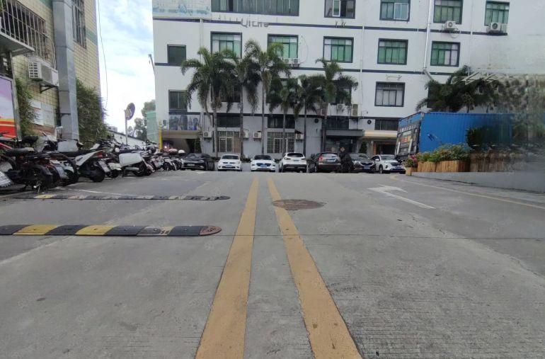 龙华大浪 原房东红本厂房198平3加1格局精装办公室定制出租