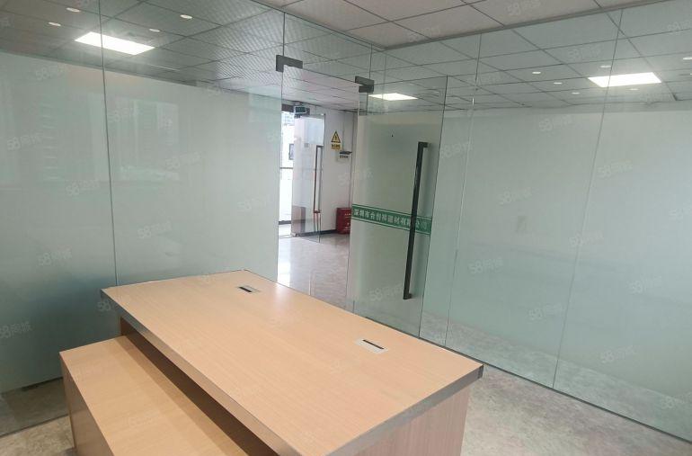 龙华民治万众城精装修厂房120平出租 1加1格局