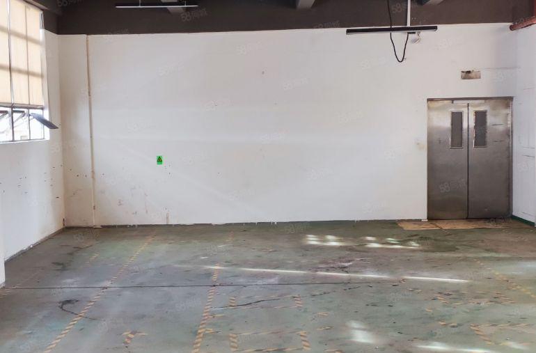 观澜章阁社区新出190平米楼上厂房出租，带3台超大排风机