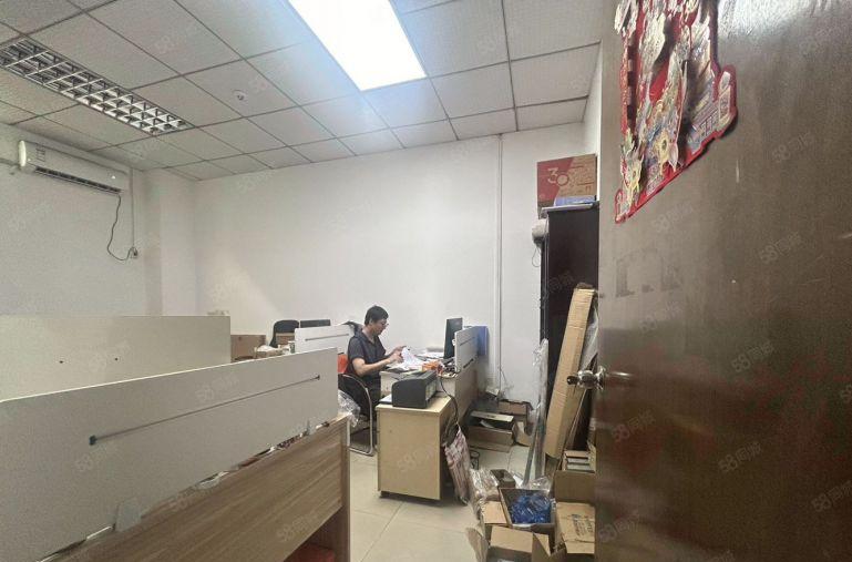 龙华清湖地铁口600平精装修厂房出租可分租低价出租得高使用率