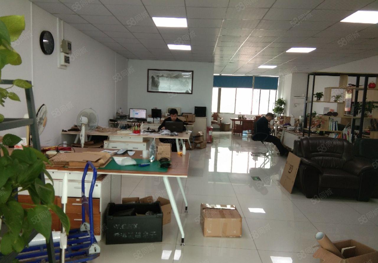 大浪商业中心附近新出楼上268平精装修厂房，