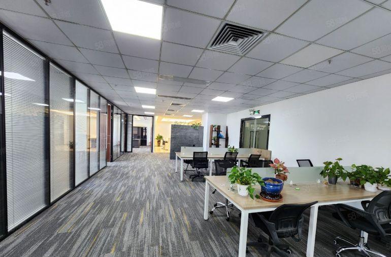 龙华清湖地铁口原房东红本精装修厂房200平起分拎包入住