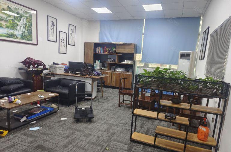 观澜桂花观光路，原房东厂房出租600平（含无尘车间)，精装修