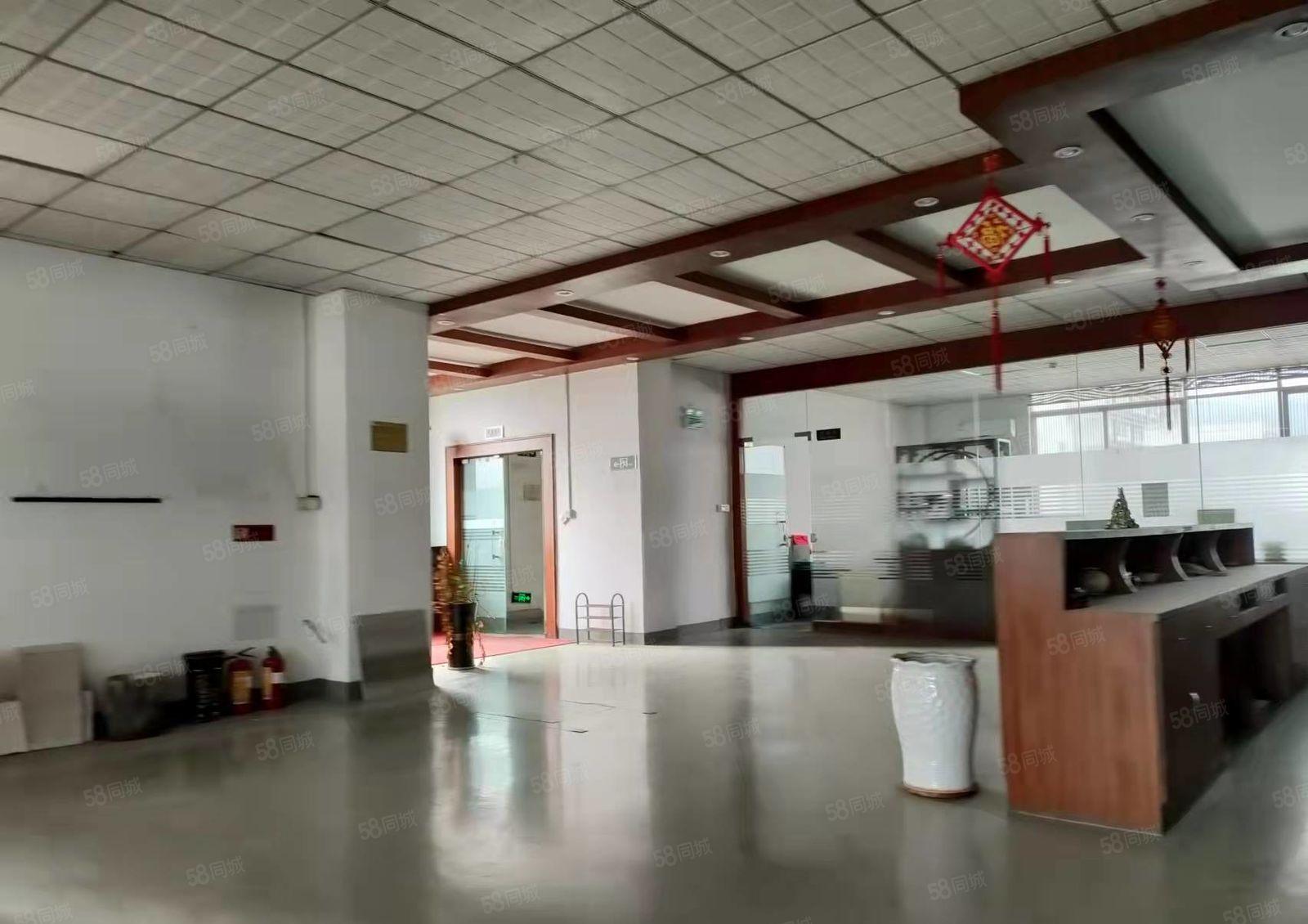 深圳龙华大浪商业中心附近楼上600平精装工业厂房出租。