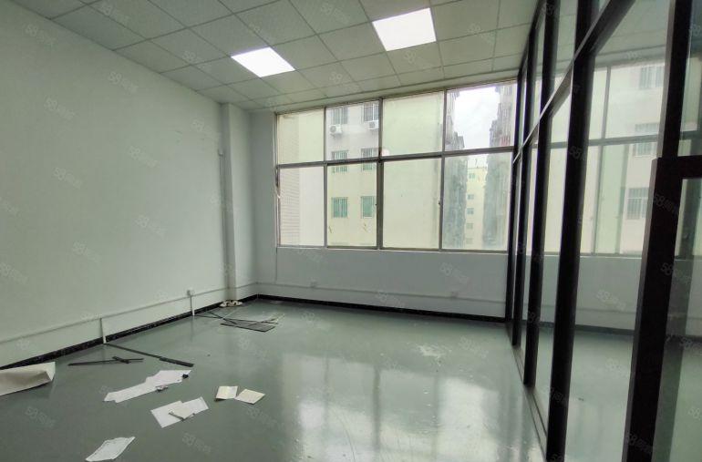 观澜樟坑径轻轨站边700平楼上精装修红本厂房仓库出租水电齐全