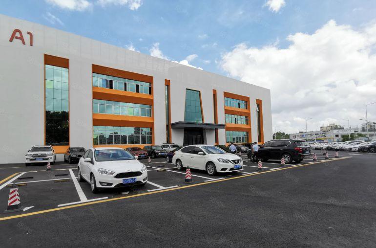 民治地铁口红本精装办公室1000平米，20元平，拎包入住